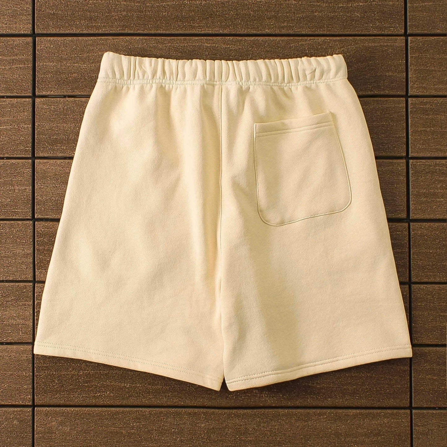 "essence" shorts beige
