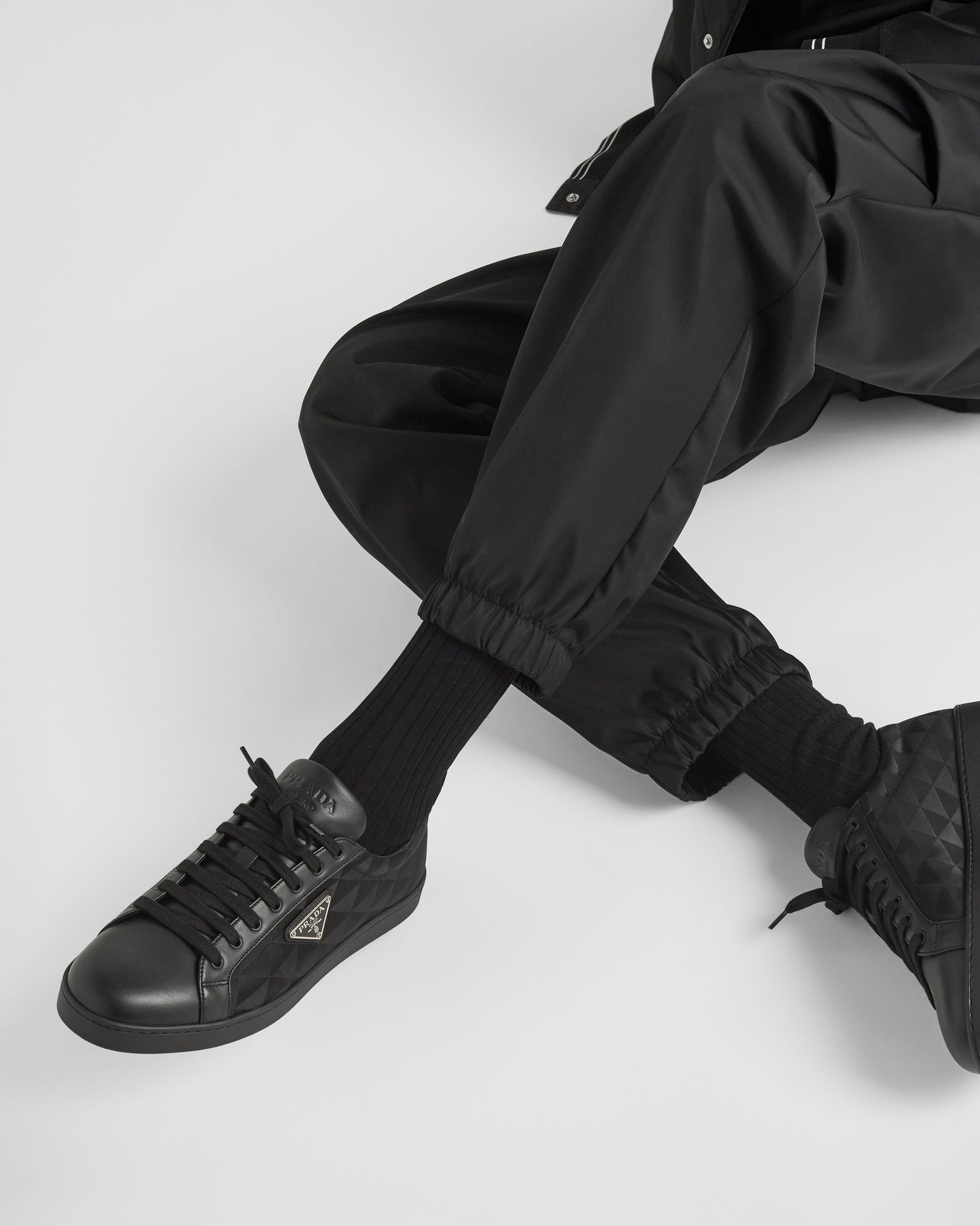 Sneaker aus Leder und Re-Nylon