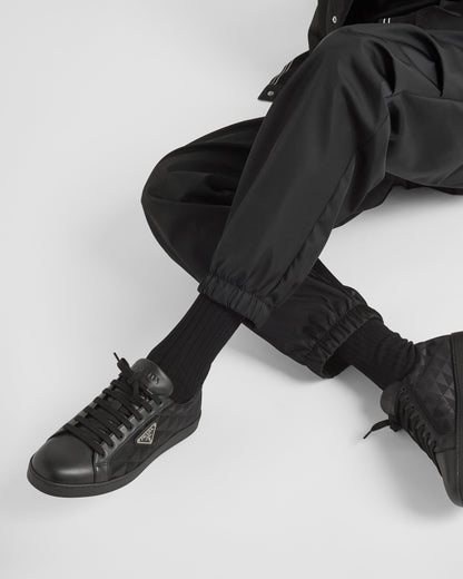 Sneaker aus Leder und Re-Nylon