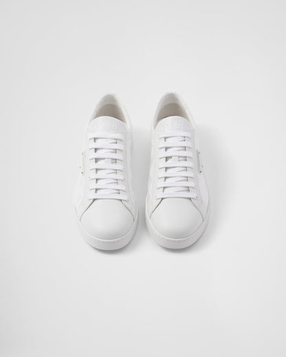 Sneaker aus Leder und Re-Nylon